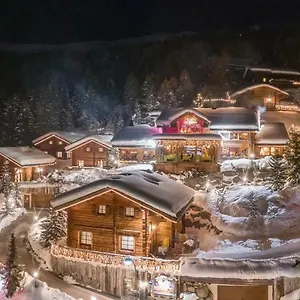 Park Chalet Village ליביניו